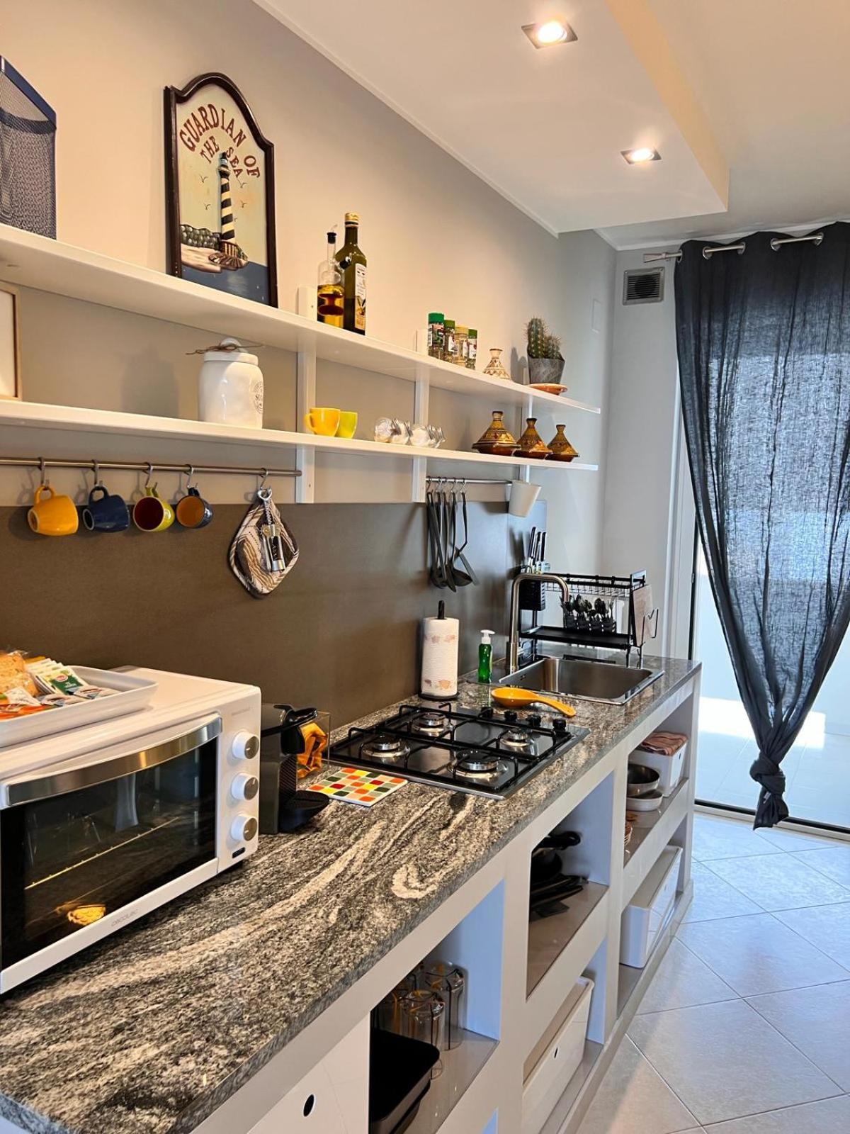 Faro Sul Mare Luxury Apartment - Zona Fiera Bari Exterior photo